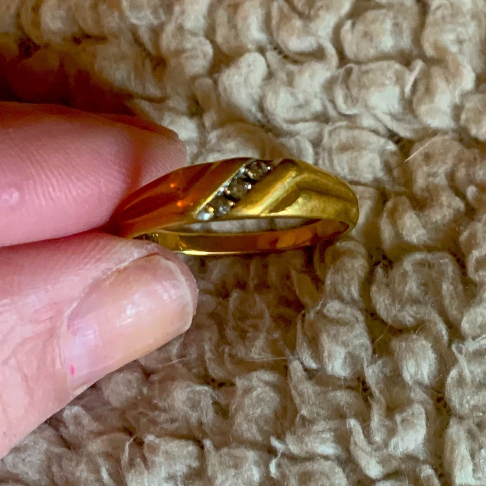 Men’s wedding band, size 10, three diamonds. 14k.